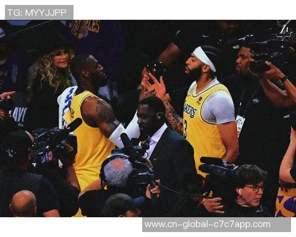 湖人逆转开拓者G4精彩回顾詹姆斯与戴维斯联手展现冠军风范